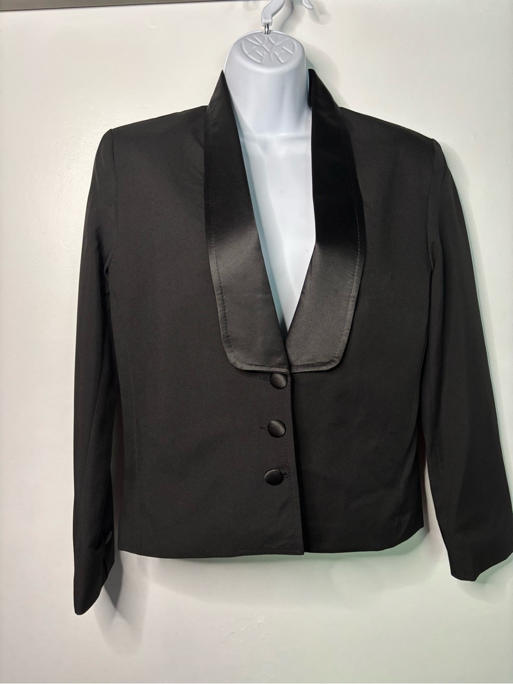 Neil Allyn Black Eton Jacket Size 4R
-3 Button
